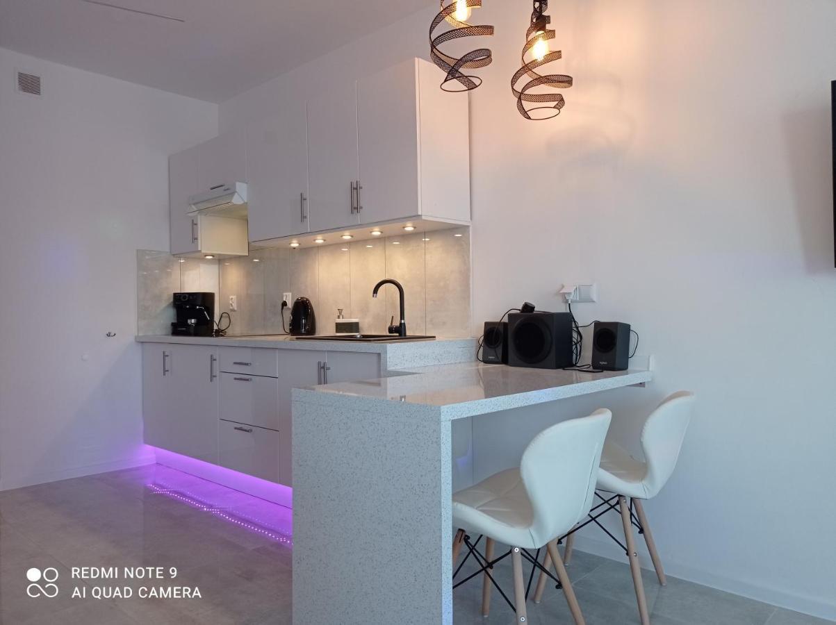 Good Day Apartments- Private Parking New Town Apartment *