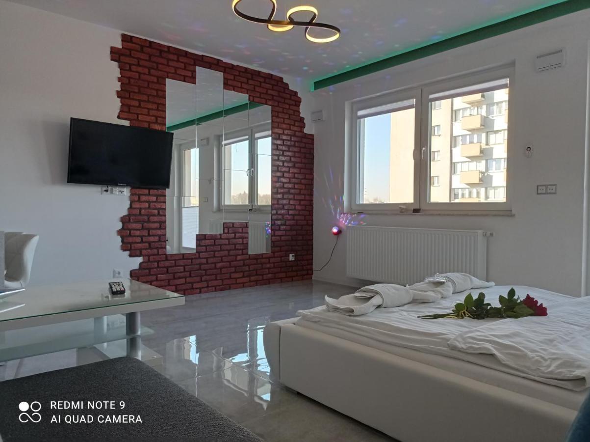 Good Day Apartments- Private Parking New Town Apartment *