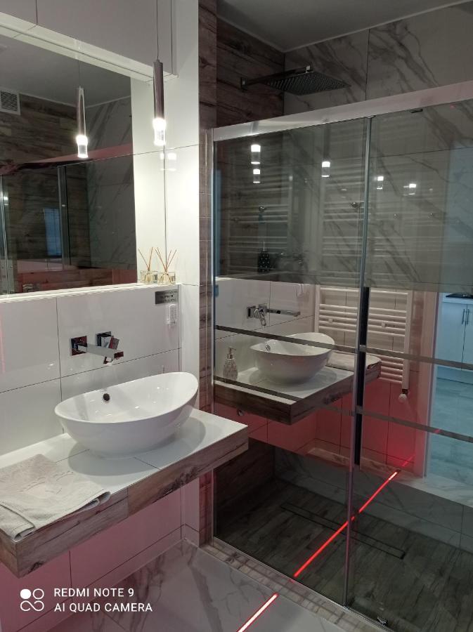 Good Day Apartments- Private Parking New Town Apartment *